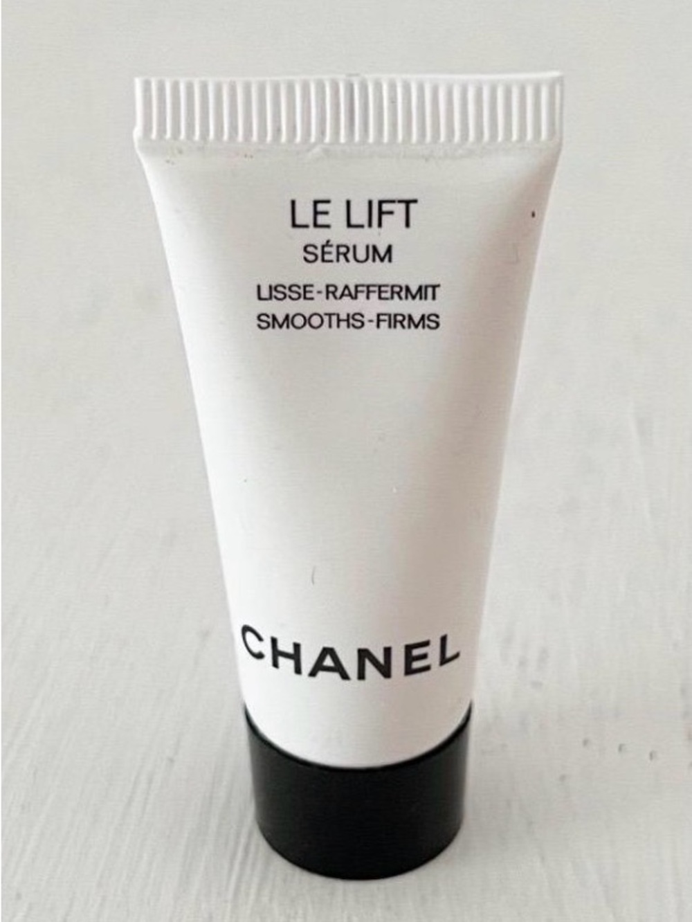 Chanel Le Lift Serum Smoothing Firming 5ml/0.17oz Mini Size